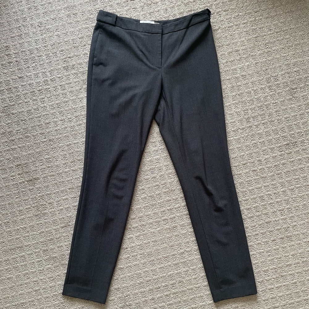 Calvin Klein dress/suit trousers. Worn a couple time. Good condition. Grey.